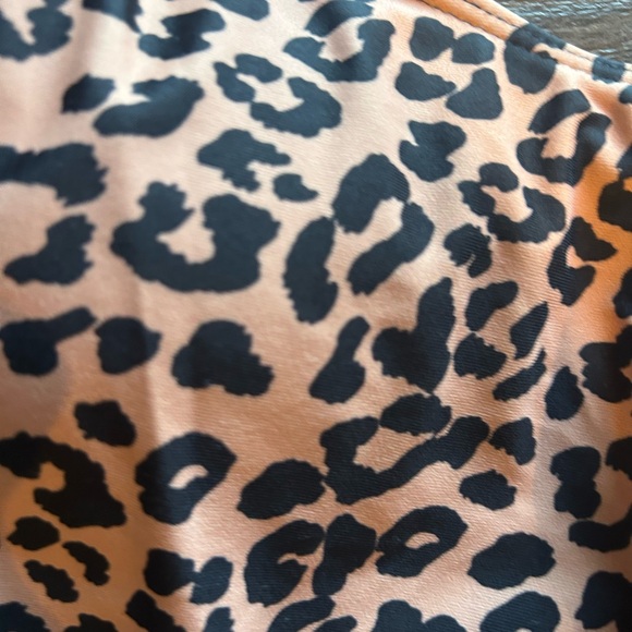 One shoulder, leopard print bikini top - Picture 3 of 7